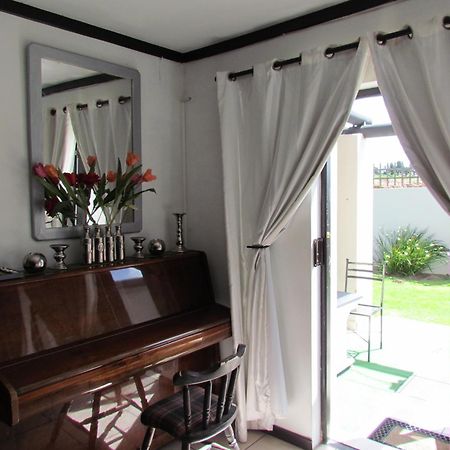 Santini Lace Self Catering Unit Plettenberg Bay Bagian luar foto